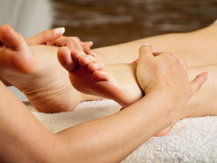 эротический массаж ног мужчине